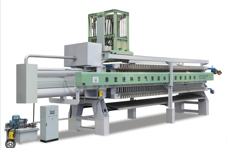 Le filtre-presse monochambre à alimentation par air et lavage à l'eau modèle 2000 